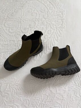 Woden Magda Rubber Track Boot dark olive rugged sole outdoors chore boots 7.5